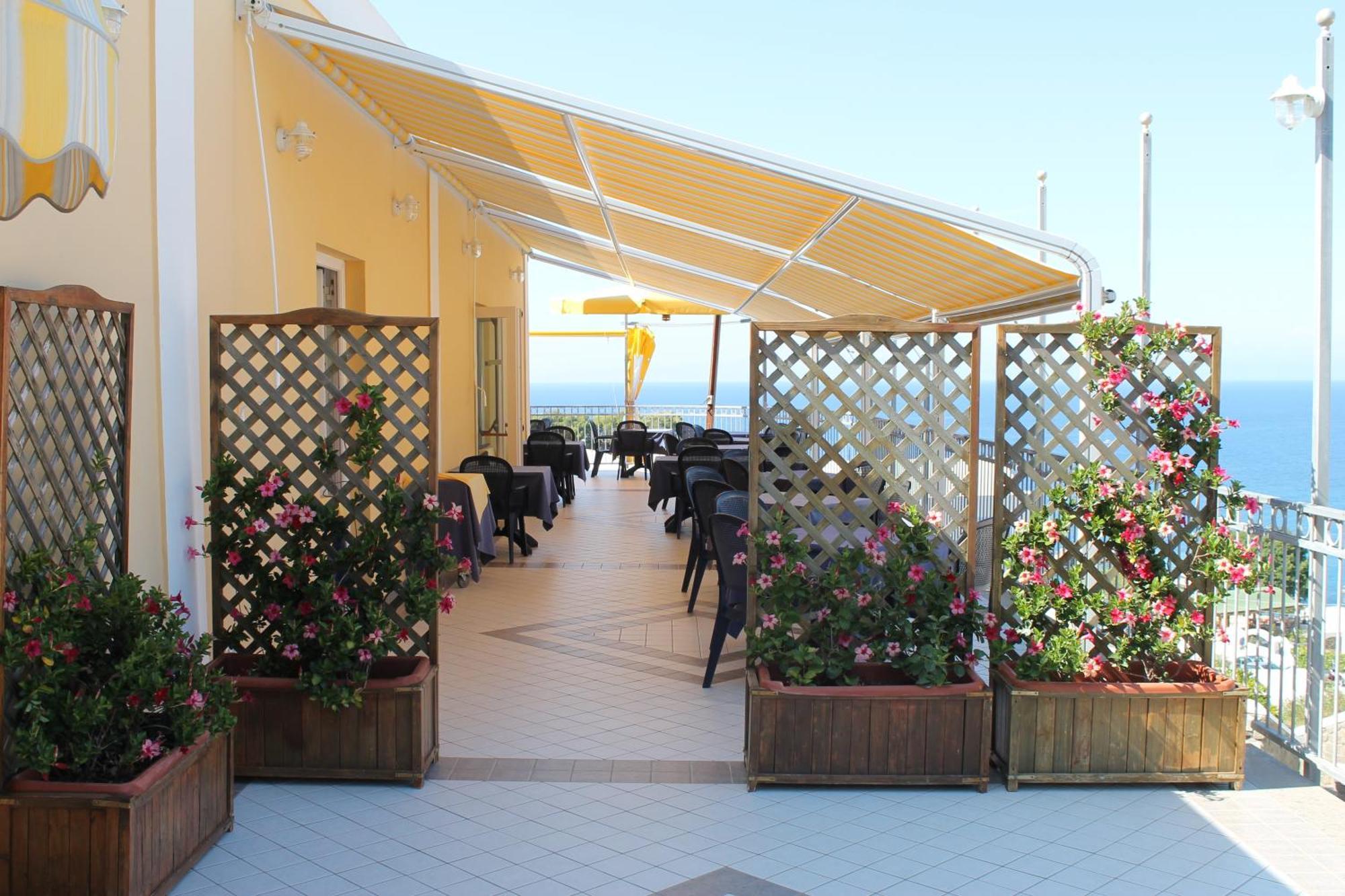 Hotel Villaggio Dei Pescatori Ponza Exteriör bild