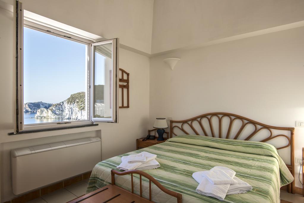 Hotel Villaggio Dei Pescatori Ponza Exteriör bild