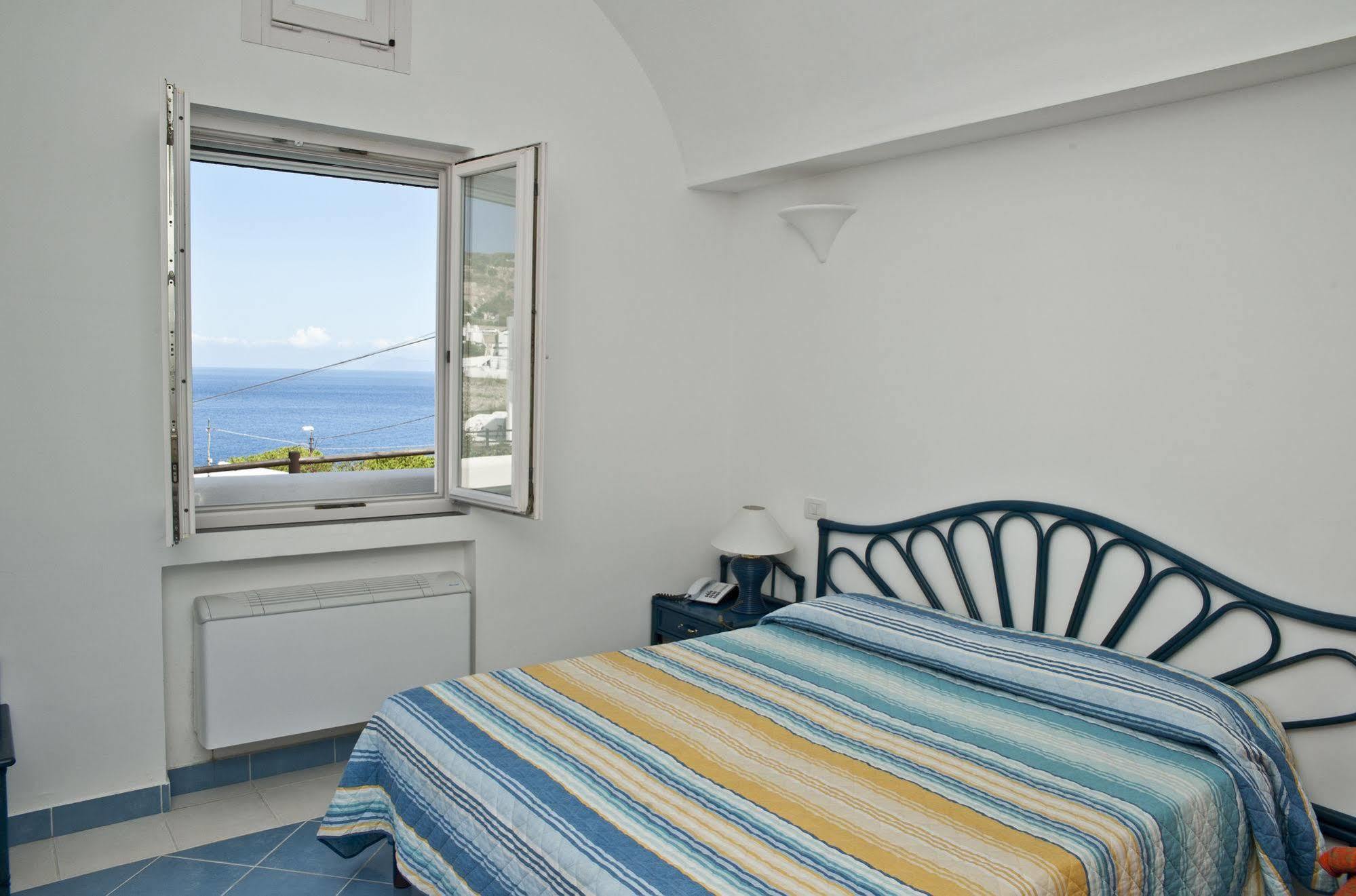 Hotel Villaggio Dei Pescatori Ponza Exteriör bild