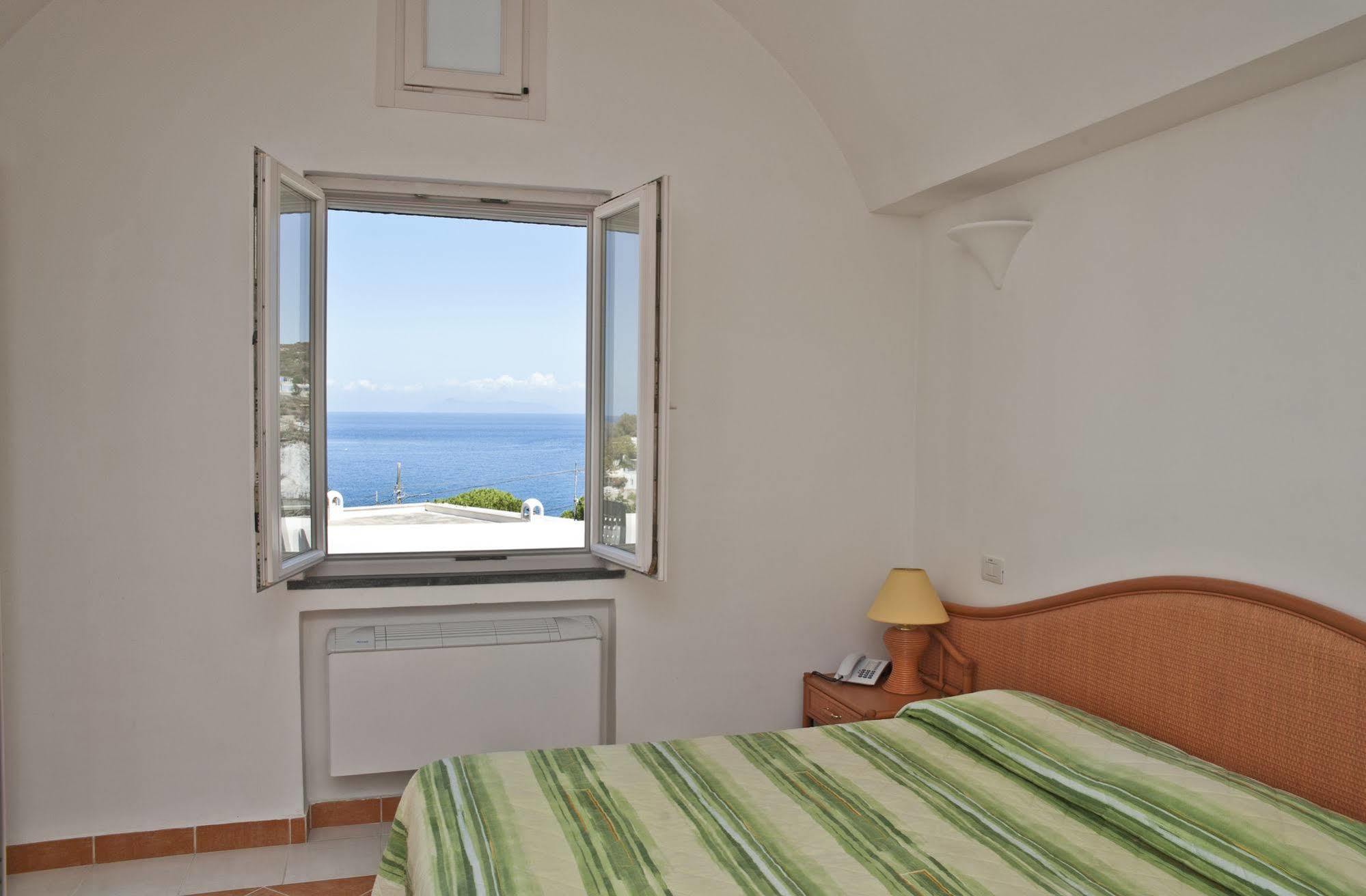 Hotel Villaggio Dei Pescatori Ponza Exteriör bild